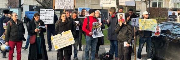 Dortmund: Zwei Monate nach  der Abschiebung von Abdullohi S. fordert sein Unterstützer:innenkreis unermüdlich Aufklärung