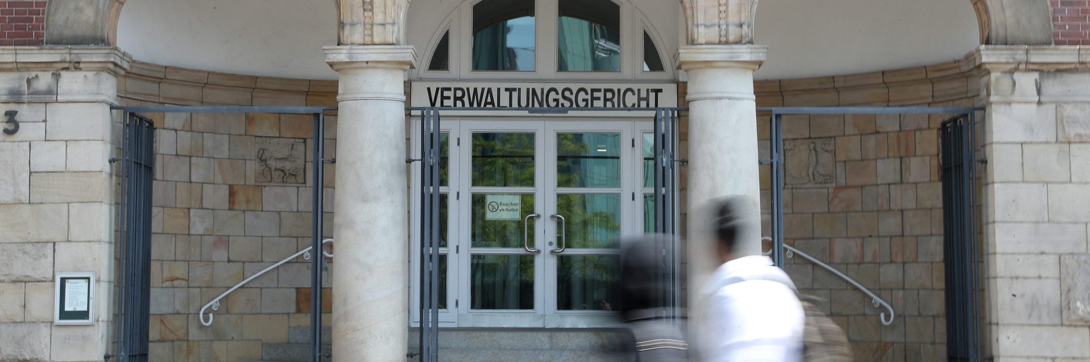 Ein Foto vom Eingang des Verwaltungsgerichts Gelsenkirchen